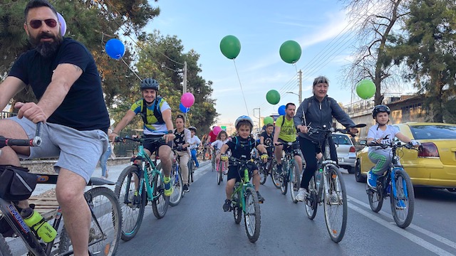 Χαρά σε μικρούς και μεγάλους προσέφερε η νυχτερινή ποδηλατάδα στους δρόμους της πόλης το Σάββατο 14 Μαΐου 2022
