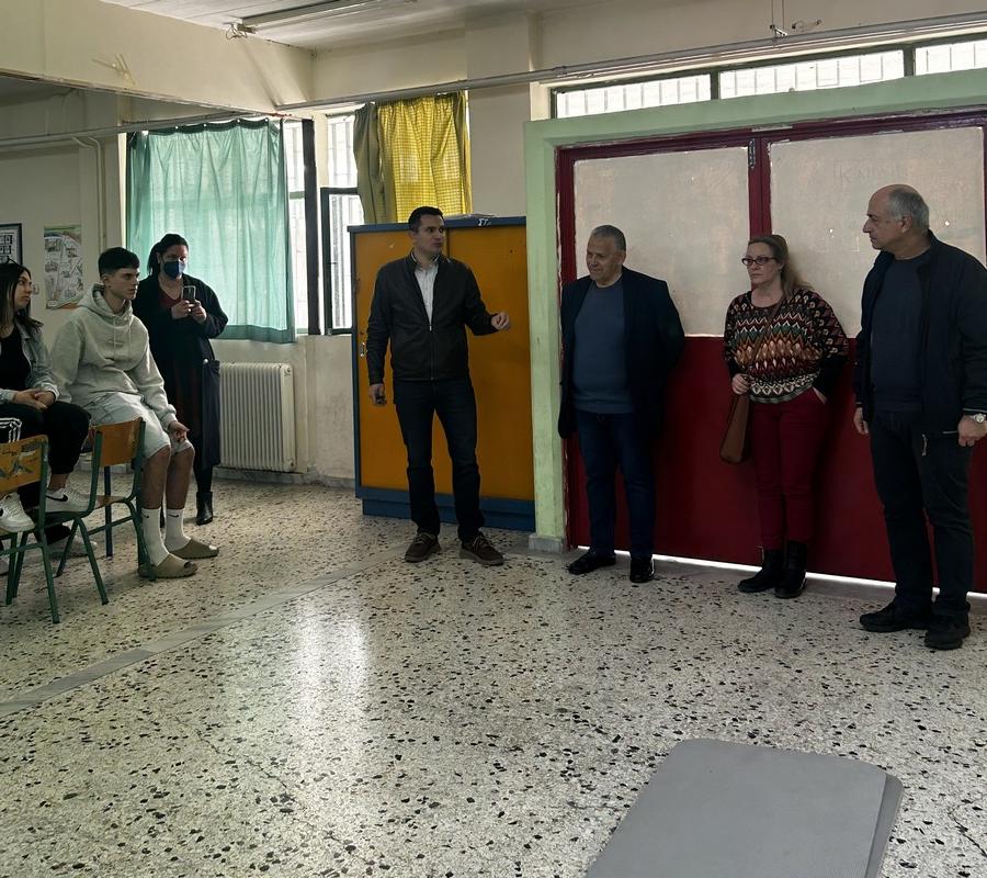 Φορητοί απινιδωτές τοποθετούνται σε σχολεία του Δήμου Αγίων Αναργύρων-Καματερού