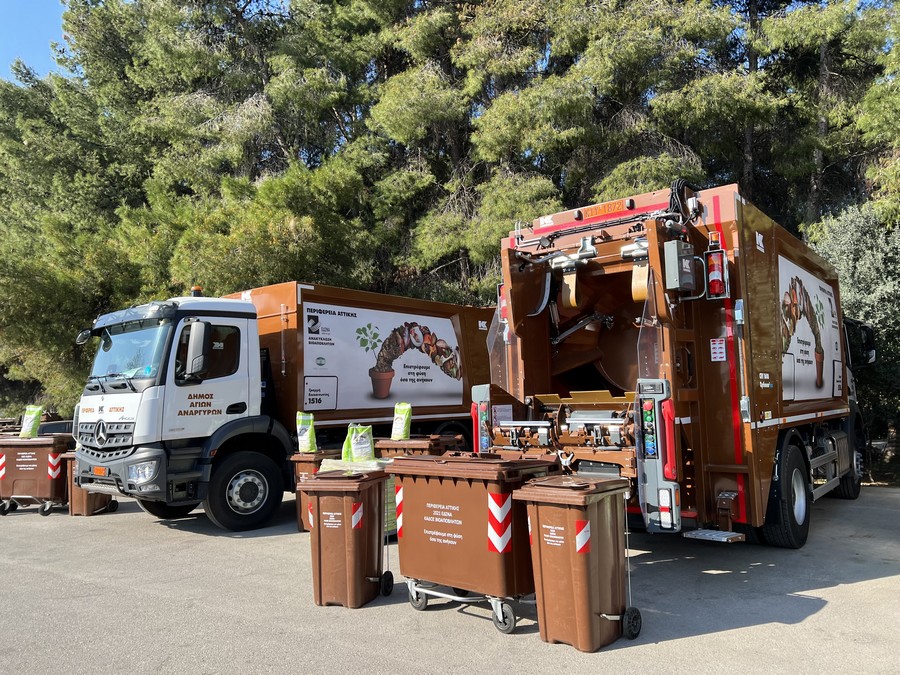 Τρία υπερσύγχρονα απορριμματοφόρα βιοαποβλήτων έλαβε ο Δήμος Αγίων Αναργύρων Καματερού